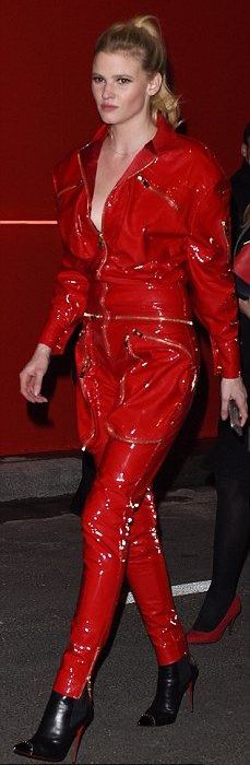 Ladies in Red: 10 stars τόλμησαν το κατακόκκινο look σε χθεσινό event!