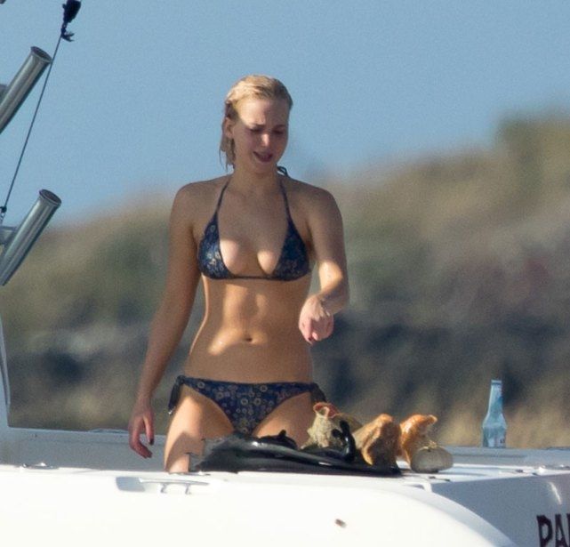 Ξέραμε πως η Jennifer Lawrence είναι σέξι, αλλά όχι και τόσο πολύ. Δες τις φωτός