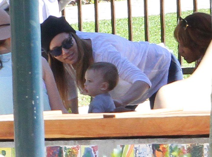 Σπάνιες φωτογραφίες: Ο γιος της Jessica Biel μεγάλωσε πολύ