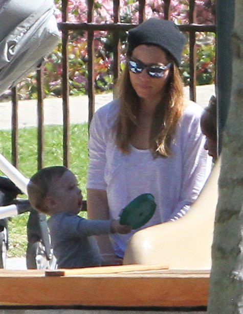 Σπάνιες φωτογραφίες: Ο γιος της Jessica Biel μεγάλωσε πολύ