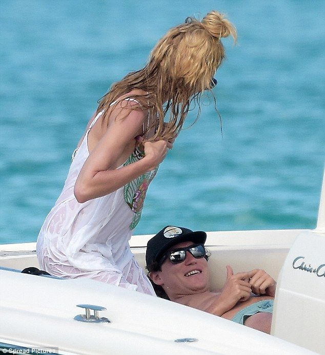 Heidi Klum: Η νέα αποκαλυπτική εμφάνιση με μαγιό