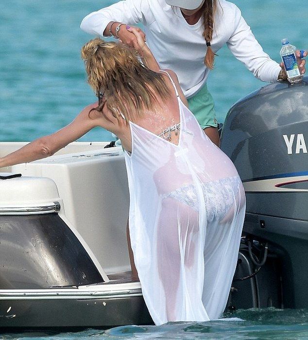 Heidi Klum: Η νέα αποκαλυπτική εμφάνιση με μαγιό