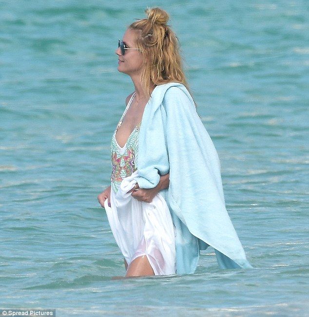 Heidi Klum: Η νέα αποκαλυπτική εμφάνιση με μαγιό