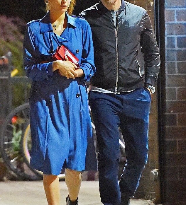 Ζουν τον έρωτά τους: Δείτε την Ιrina Shayk και τον Bradley Cooper σε ρομαντική βόλτα!