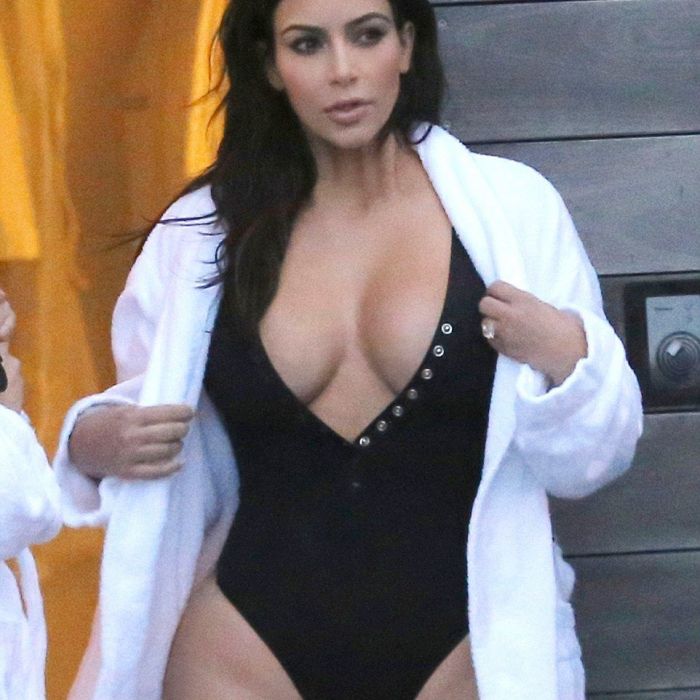 Για πρώτη φορά μετά τη γέννα: Δείτε την Kim Kardashian με μαγιό!