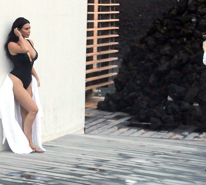 Για πρώτη φορά μετά τη γέννα: Δείτε την Kim Kardashian με μαγιό!