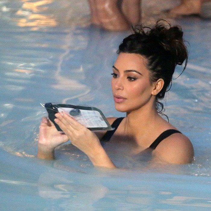 Για πρώτη φορά μετά τη γέννα: Δείτε την Kim Kardashian με μαγιό!