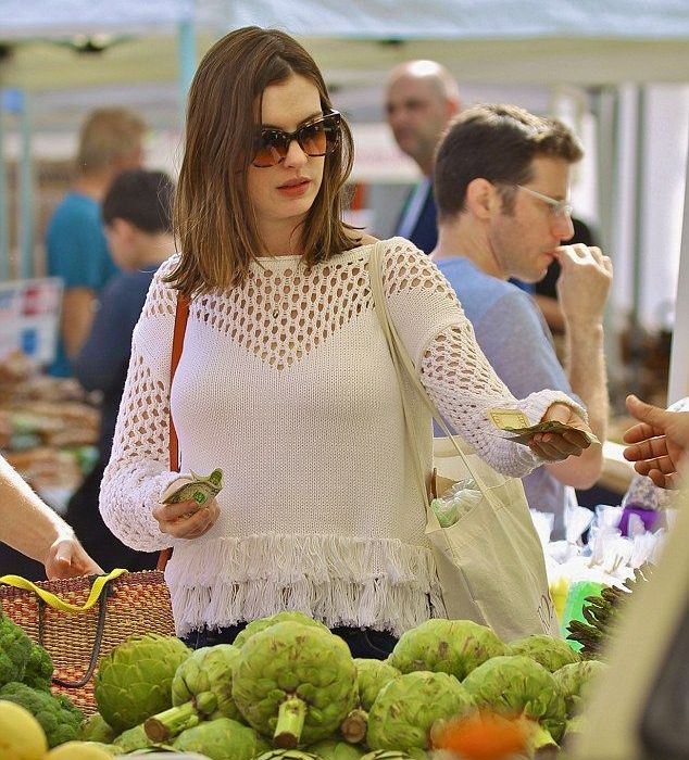 Ενάμιση μήνα μετά τη γέννα και η Anne Hathaway έχει αυτό το κορμί!