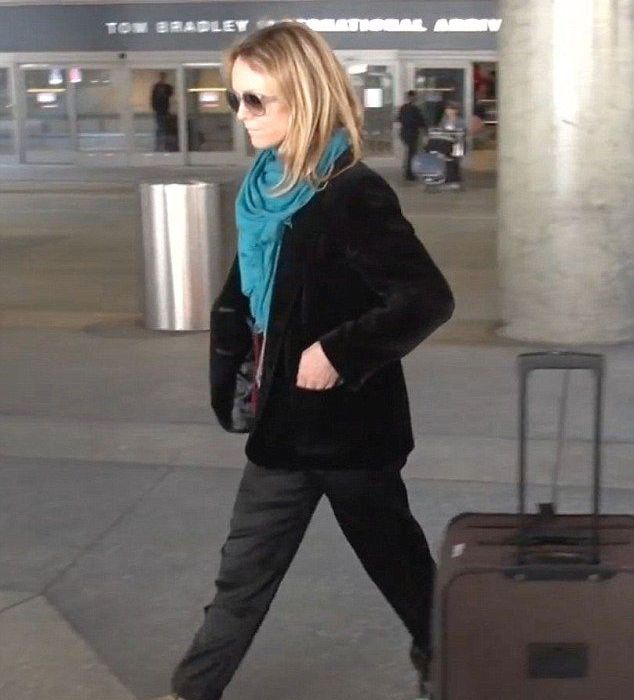 Όλα τα βλέμματα στη Vanessa Paradis: Η πρώτη εμφάνιση της πρώην του Depp μετά το διαζύγιο
