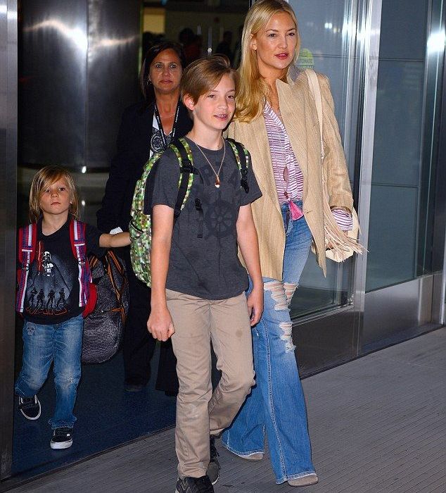 Πόσο κούκλοι: Οι γιοι της Kate Hudson σε σπάνια εμφάνιση με τη διάσημη μαμά τους