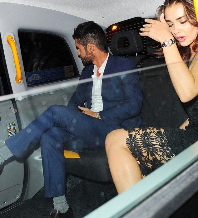 Ο σταρ δηλώνει ακόμα παντρεμένος και οι παπαράτσι τον τσάκωσαν με νέα αιθέρια ύπαρξη
