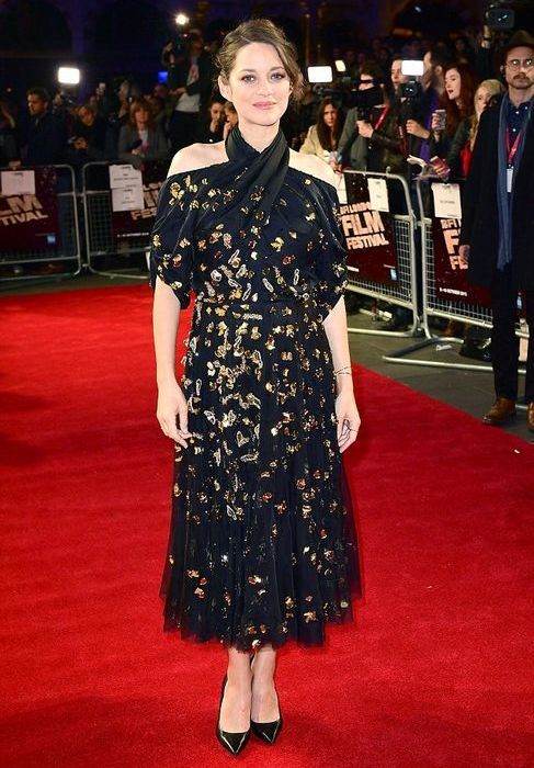 Η Marion Cotillard έκανε την πρώτη της εμφάνιση με φουσκωμένη κοιλίτσα