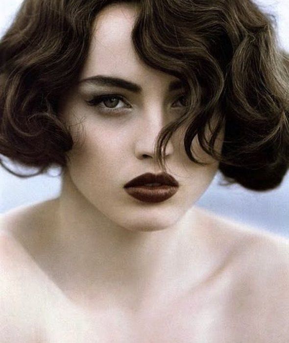 Υιοθέτησε τα αγαπημένα ρετρό μαλλιά της Lana Del Rey