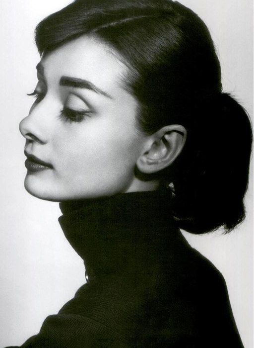 H τέλεια, μικροσκοπική ponytail της Audrey Hepburn