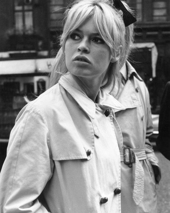 Ο εμβληματικός φιόγκος της Brigitte Bardot που παραμένει μέχρι σήμερα απόλυτα θηλυκή επιλογή