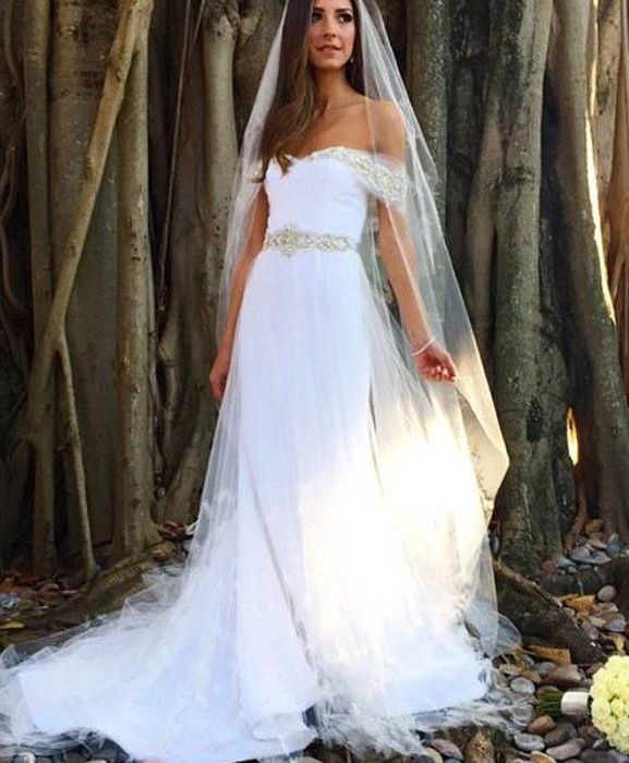Η Arielle Nachmani με φόρεμα Christian Siriano
