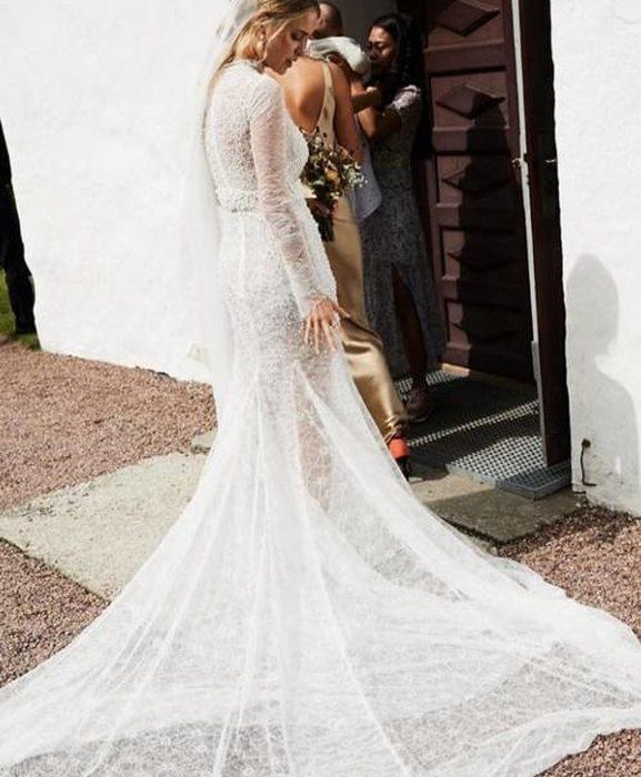 Η Pernille Teisbaek με vintage φόρεμα Vera Wang