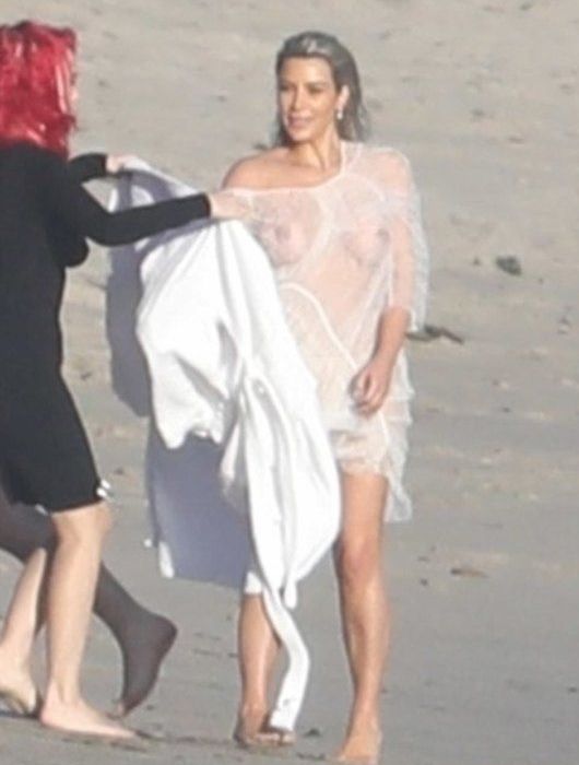 Η Kim Kardashian με see-through φόρεμα στην πρώτη της εμφάνιση μετά τη γέννηση της Chicago