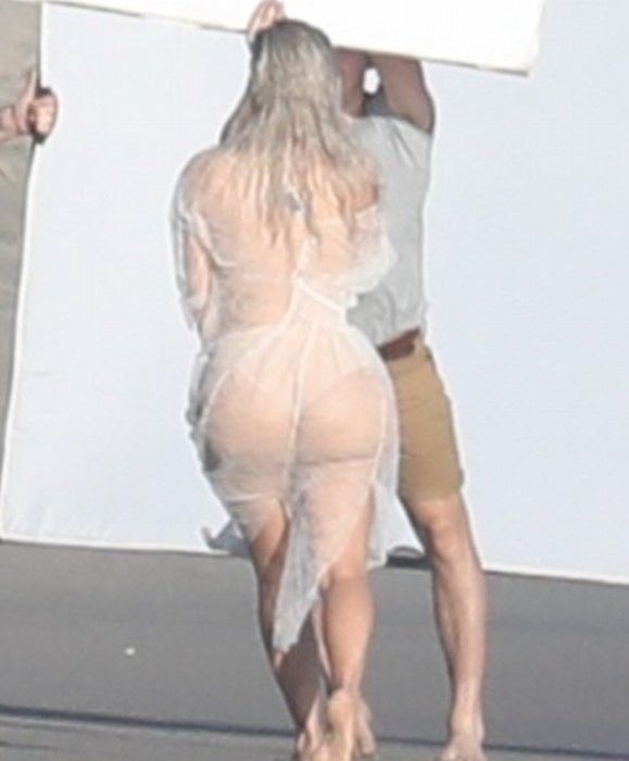 Η Kim Kardashian με see-through φόρεμα στην πρώτη της εμφάνιση μετά τη γέννηση της Chicago