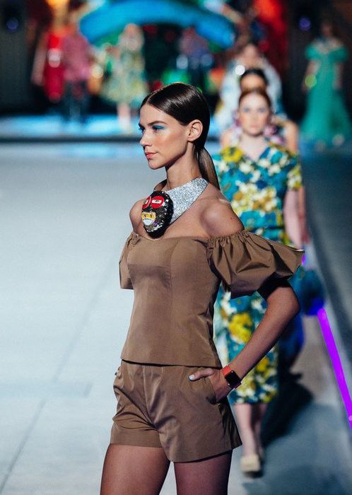Λαμπερά styling μαλλιών που αξίζουν την προσοχή σου