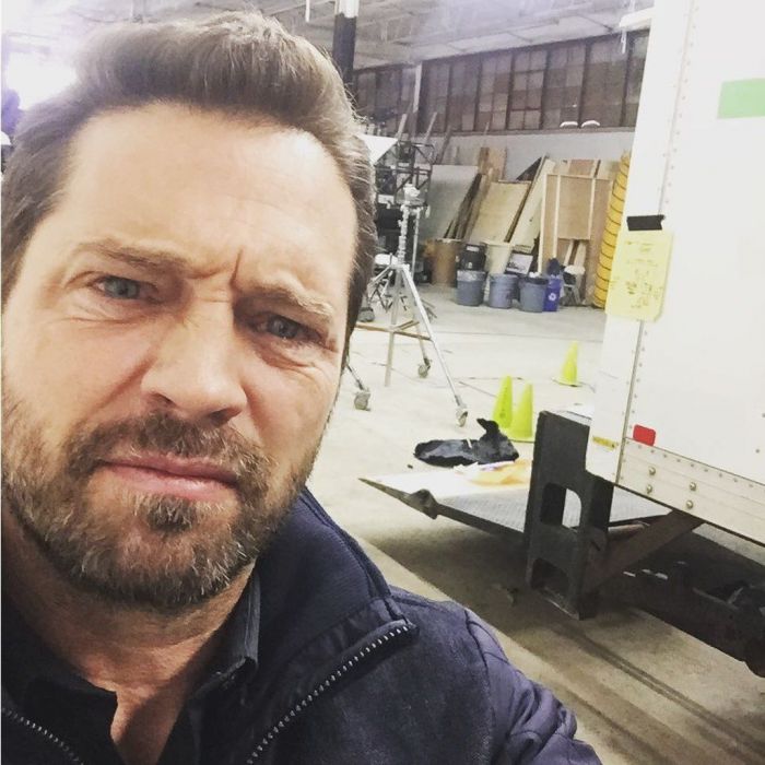 Ο Jason Priestley από το Beverly Hills 90210 είναι σήμερα 49 ετών και παραμένει γόης