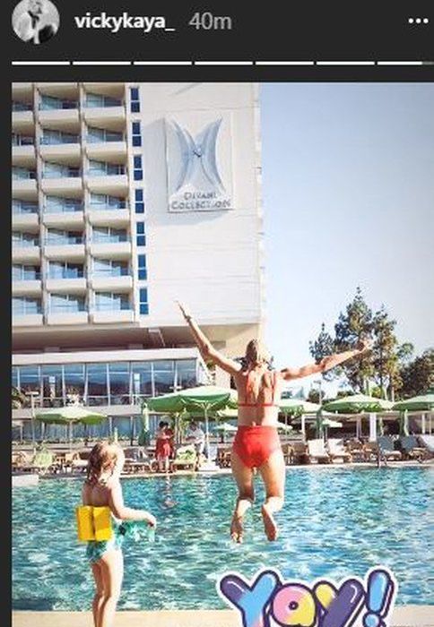 Η κόρη της Βίκυς Καγιά μεγάλωσε πολύ! Δες την Μπιάνκα να κάνει μπάνιο στην πισίνα