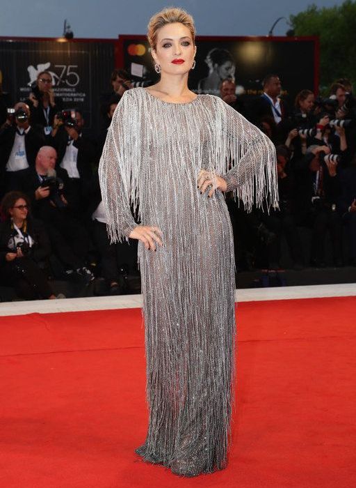 Η Carolina Crescentini με φόρεμα Alberta Ferretti