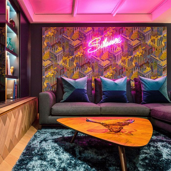 Neon light Decoration: Γιατί καθεμία θα ήθελε μία φωτεινή επιγραφή στο σπίτι της