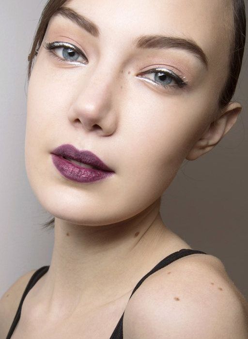 ΜΕ ΑΣΗΜΕΝΙΟ EYELINER