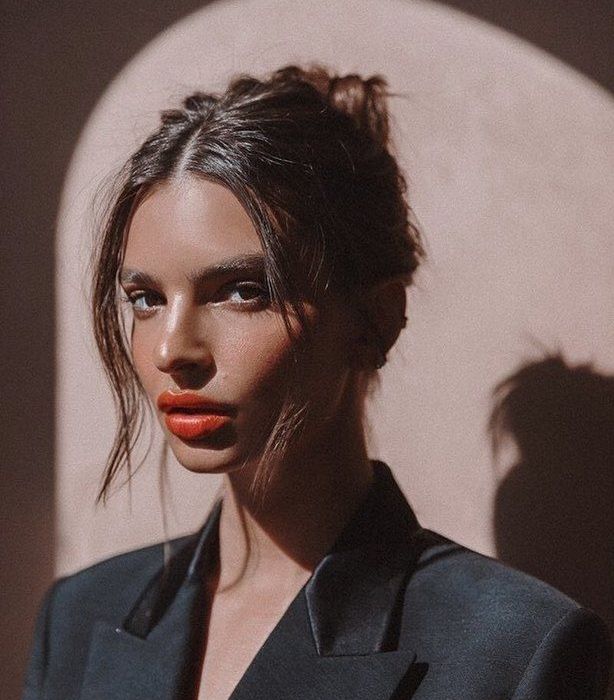 Η Emily Ratajkowski αποκαλύπτει τι τρώει και διατηρεί αυτό το σώμα