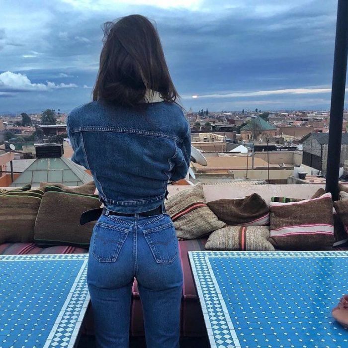 Η Emily Ratajkowski αποκαλύπτει τι τρώει και διατηρεί αυτό το σώμα