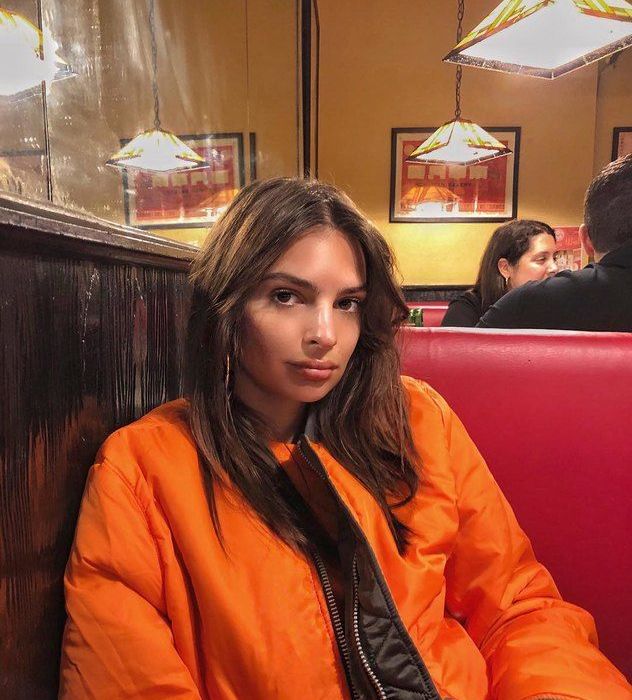 Η Emily Ratajkowski αποκαλύπτει τι τρώει και διατηρεί αυτό το σώμα