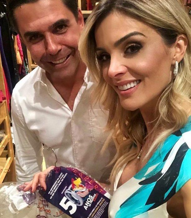 Σπάνια φωτογραφία του πρώην της Αθηνάς Ωνάση με τη νέα του εντυπωσιακή σύζυγο
