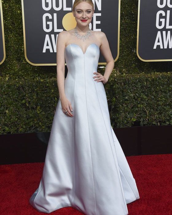 H Dakota Fanning με Armani Prive