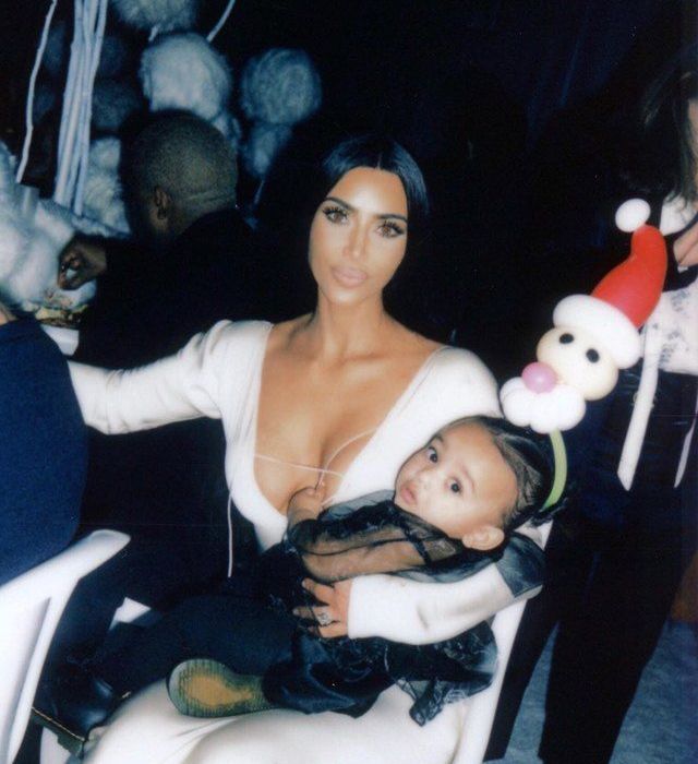 Η μέρα που η Kim Kardashian γνώρισε την πεθερά της σημαδεύτηκε από αυτήν τη φωτογραφία