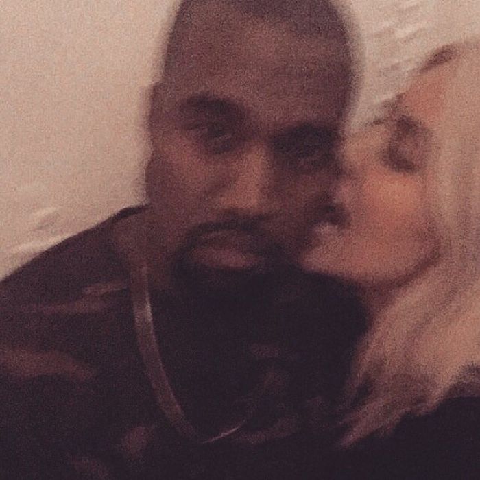 Η μέρα που η Kim Kardashian γνώρισε την πεθερά της σημαδεύτηκε από αυτήν τη φωτογραφία