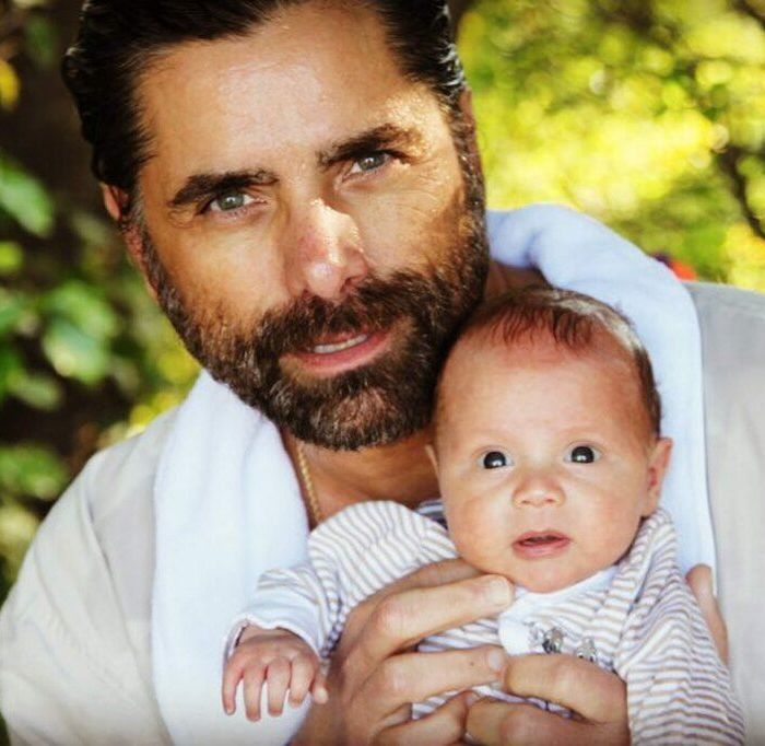 Ο γιος του John Stamos που σκάει στα γέλια έγινε viral και μας έφτιαξε την ημέρα!