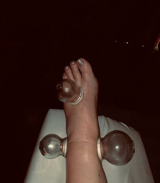 Η φωτογραφία της Jessica Simpson με μπικίνι λίγο πριν γεννήσει δεν είναι αυτό που φαντάζεσαι