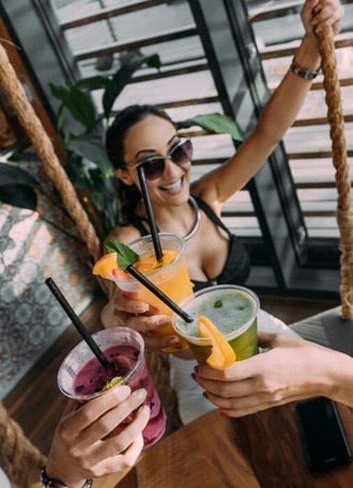 Smoothie με ακτινίδιο:
Το ακτινίδιο έχει μεγάλη περιεκτικότητα σε βιταμίνη C και φυτικές ίνες, κάνοντάς το ιδανικό σύμμαχο για να σε κρατάει χορτάτη περισσότερη ώρα και να κάνει αποτοξίνωση στον οργανισμό σου.