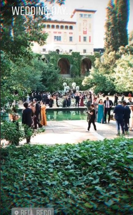 Η ξανθιά παρουσιάστρια ανέβασε story και αρκετές φωτογραφίες από το μέρος και όλα έδειχναν υπέροχα.