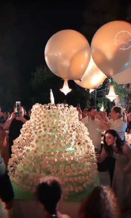 Υπέροχη βέβαια ήταν και η Κατερίνα Καινούργιου, με το φόρεμα που επέλεξε να φορέσει.