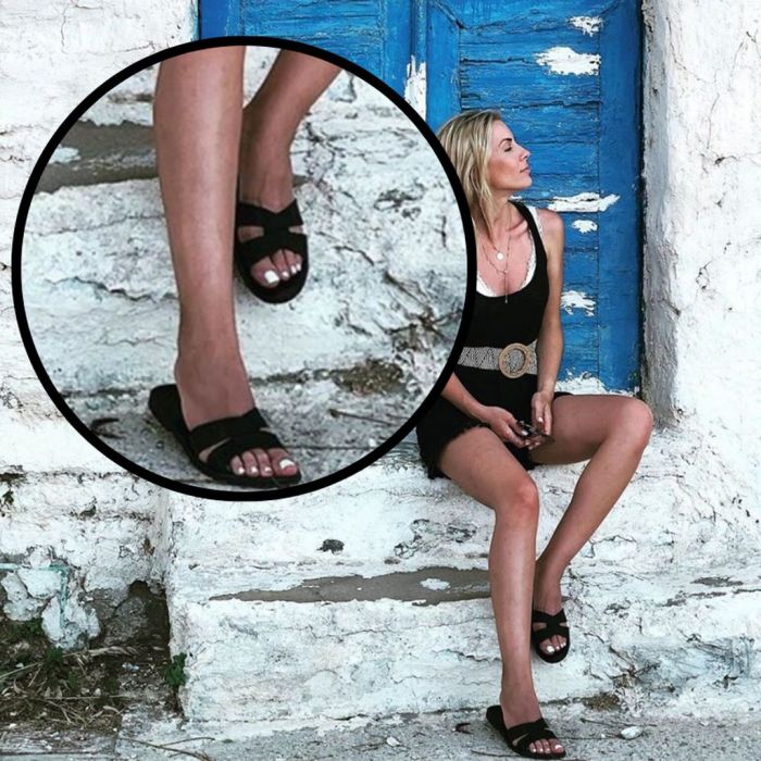 ΜΑΡΙΑ ΛΟΥΙΖΑ ΒΟΥΡΟΥ. Η νέα μανούλα επέλεξε κλασικό λευκό που αναδεικνύει το μαύρισμά της.