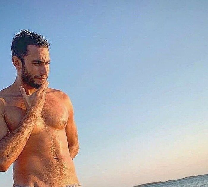 Το νέο της αγόρι λοιπόν, είναι ο Μάριος Καπότσης, ο οποίος είναι πολίστας.