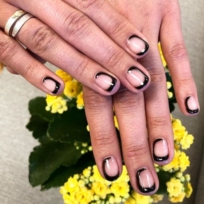 @manicured_denver Είναι το μαύρο μανικιούρ που ξεχωρίζει από τα άλλα και σου δίνει τύπο!