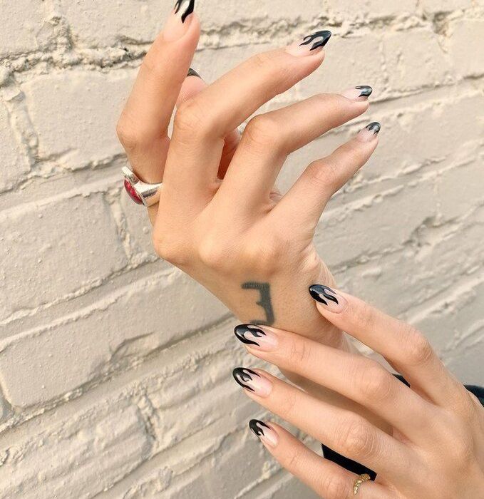 @nailartbyqueenie Μας θυμίζει κάτι από bikers και 90's!