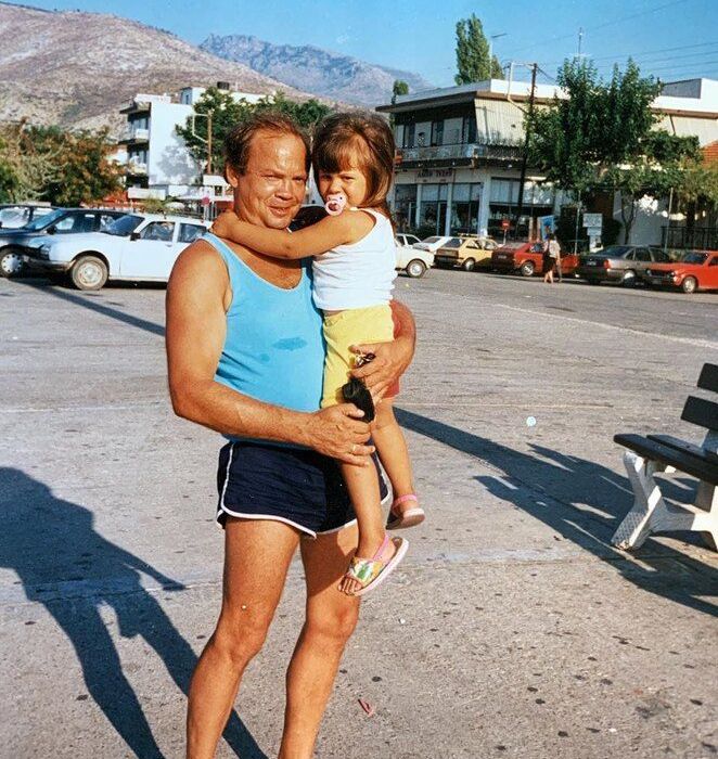 «6 χρόνια χωρίς εσένα. Μου λείπεις πάρα πολύ. #daddysgirl»
