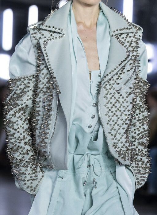 Με studs (Balmain F/W 2019-2020)