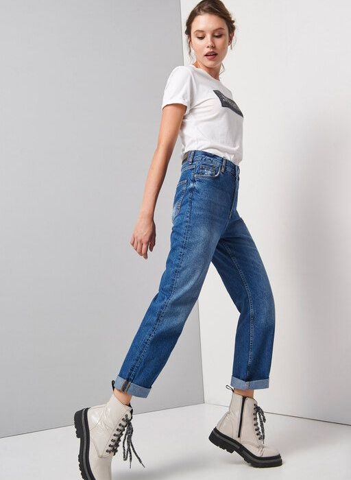 Οδηγός Αγοράς: 10 straight jeans που κολακεύουν όλους τους σωματότυπους
