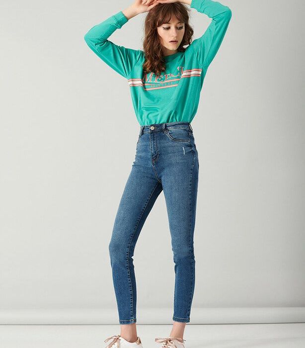Οδηγός Αγοράς: 10 straight jeans που κολακεύουν όλους τους σωματότυπους