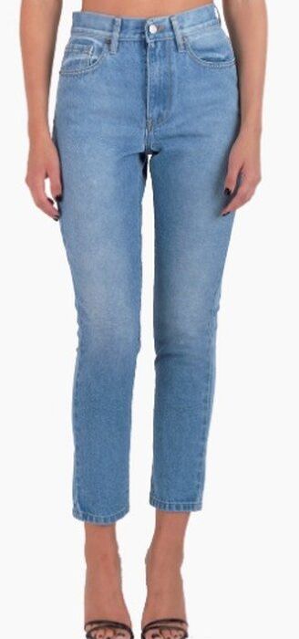 Οδηγός Αγοράς: 10 straight jeans που κολακεύουν όλους τους σωματότυπους